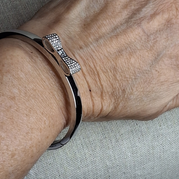 Kate Spade Rhinestone Bow Bracelet NWT - Picture 4 of 6